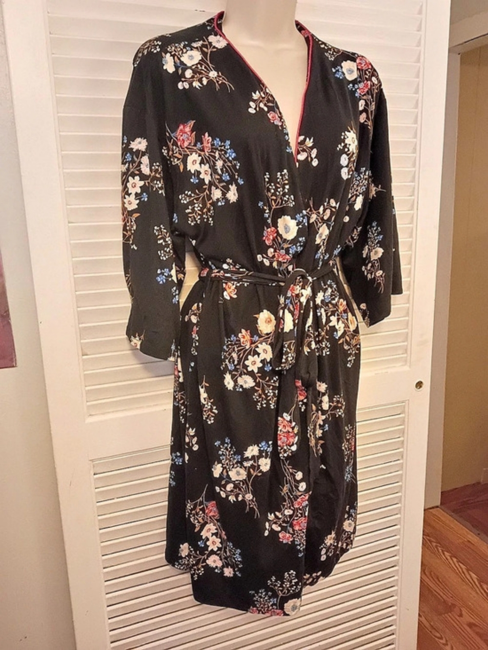 Flora Floral Robe - Picture 4 of 9